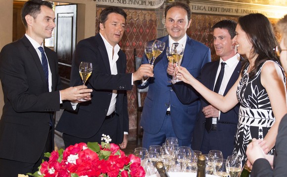 Alessandro Matteo e Camilla Lunelli con Matteo Renzi e Manuel Valls580