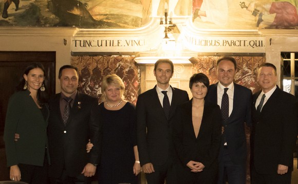 Camilla Lunelli Anton Nikolaevich Skhaplerov e Signora Alessandro Lunelli Samantha Cristoforetti Matteo Lunelli e Terry W Virts.580