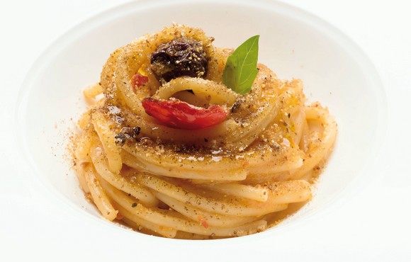 Spaghettoni pomodoro e olive Pisani e Negrini  Il Luogo di Aimo e Nadia580