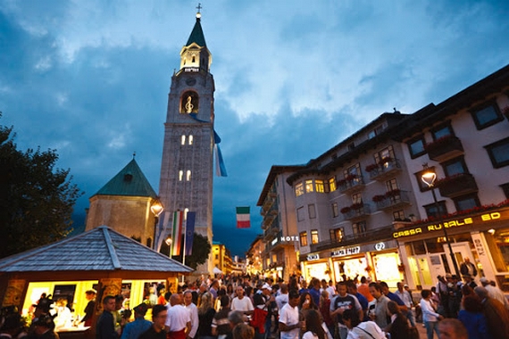 Cortina piazza centrale 570