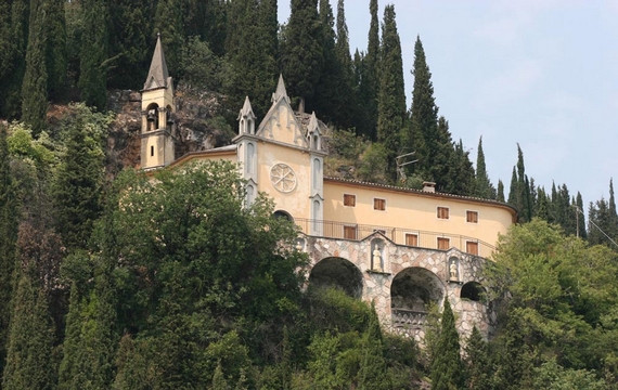 santuario madonna delle facciata 570