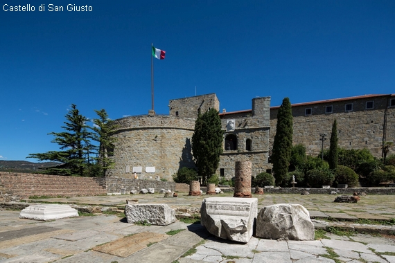 02 Castello di San Giusto ph Massimo Crivellari 570 txt