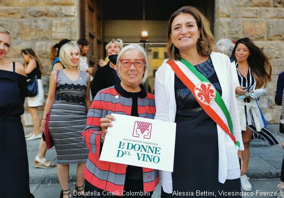 Donatella Cinelli Colombini Presidente Donne del Vino con Alessia Bettini Vice Sindaco Firenze txt 570