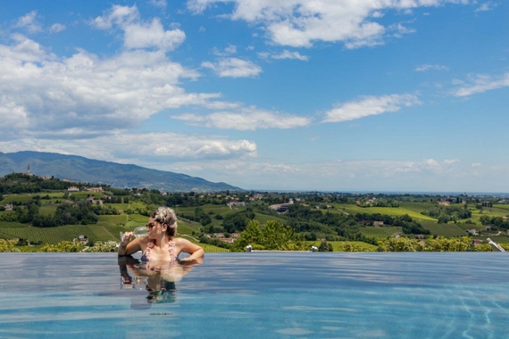 ca del poggio piscina con vista 570