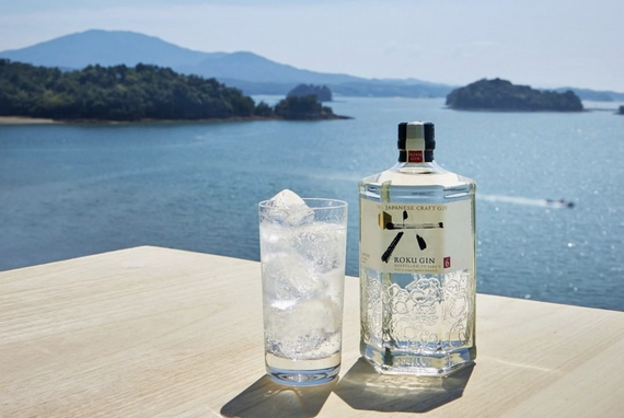 roku gin con dietro il mare 570