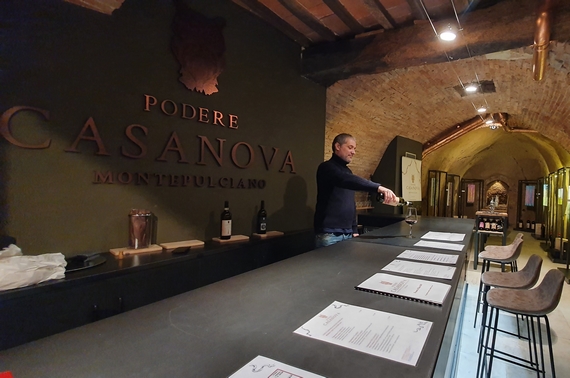 Podere Casanova Wine Art Shop 1 570