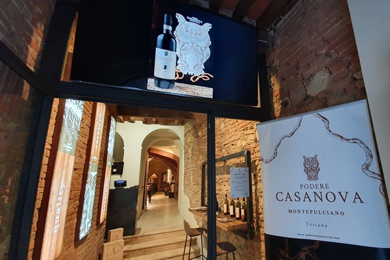Podere Casanova Wine Art Shop 5 570