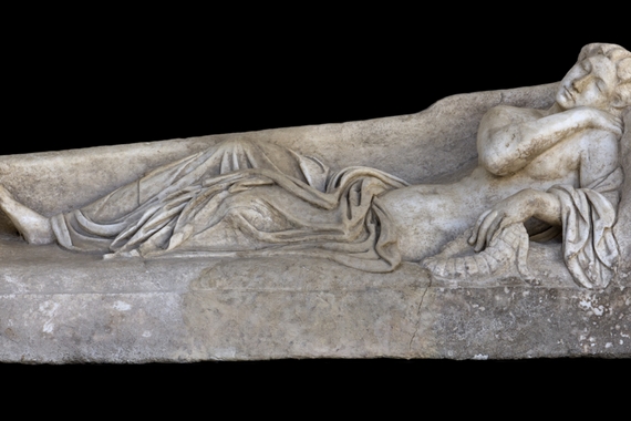 Coperchio sarcofago 570
