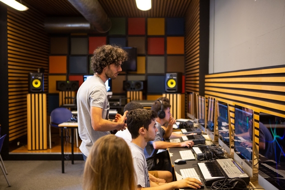 Voci silenzione Gli studenti IED Milano nel Laboratorio Sound edited 570
