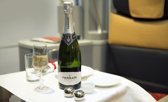 Ferrari brindisi ufficiale di Alitalia580
