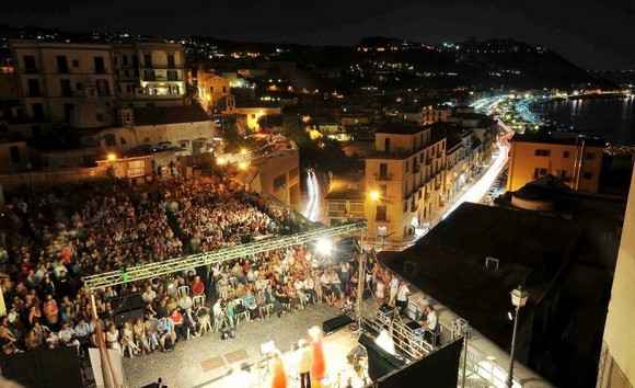 Rione terra notte580