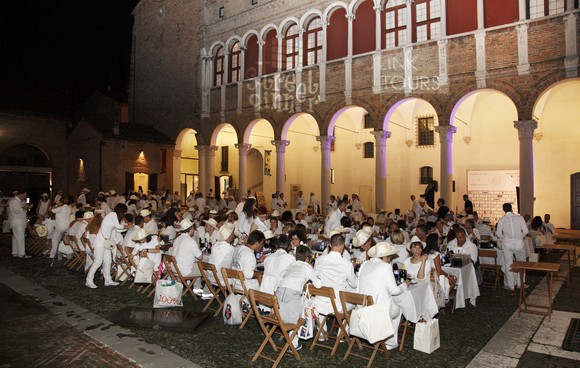 Visit Ferrara Street Dinner580