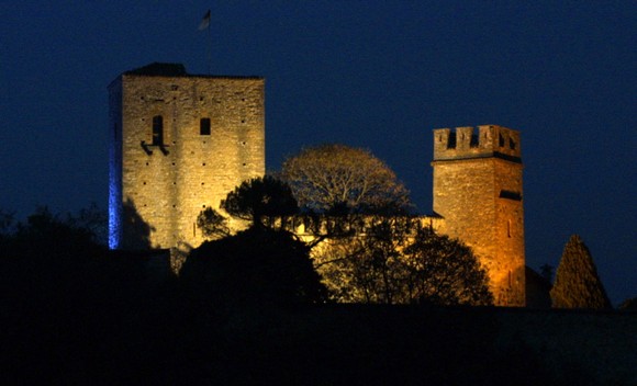 castello-di-Gropparello-veduta-notturna580