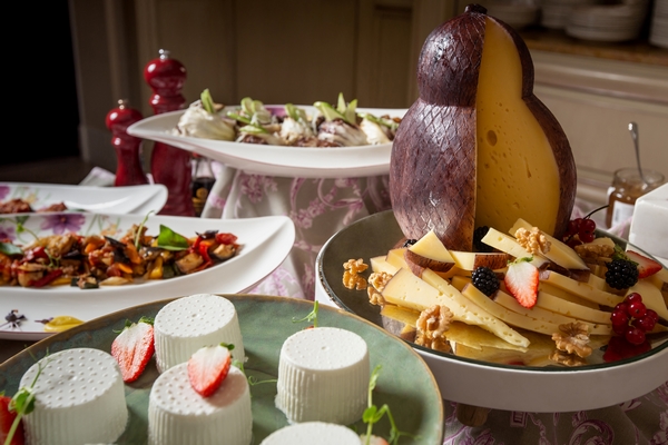 Chateau Monfort Sunday Brunch angolo formaggi 600