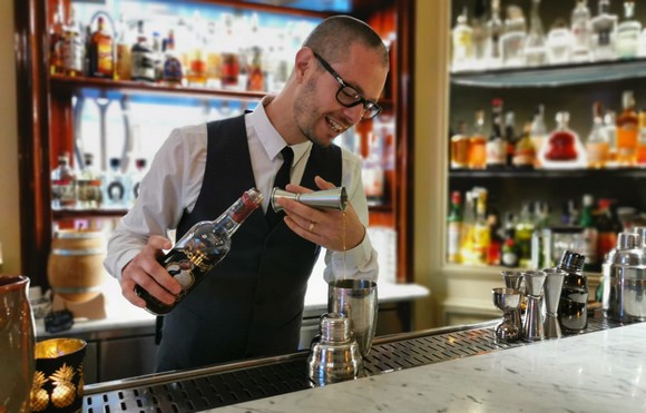 Nicholas Pinna barman Hotel Locarno di Roma580