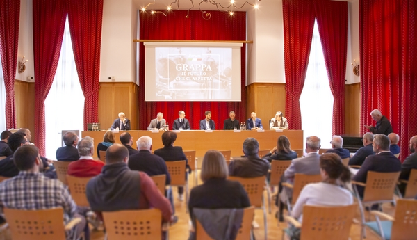conferenza 600