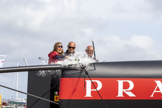 Tatiana Sirena al momento del Varo di Luna Rossa a Auckland 570