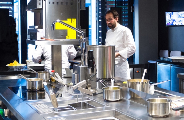 Tola Rasa cucina chef 600