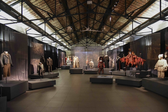 allestimento museo tessuto 580