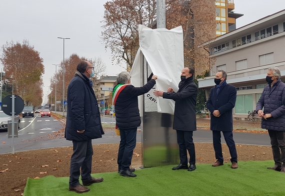 il mosaico al momento della presentazione 570 OK