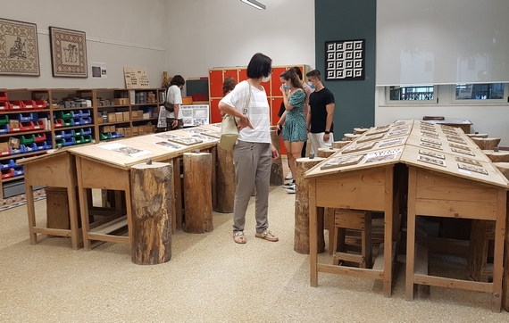 visita alla mostra nella Scuola 570