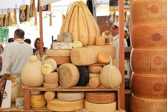 CHEESE-stand-formaggio-bra 570