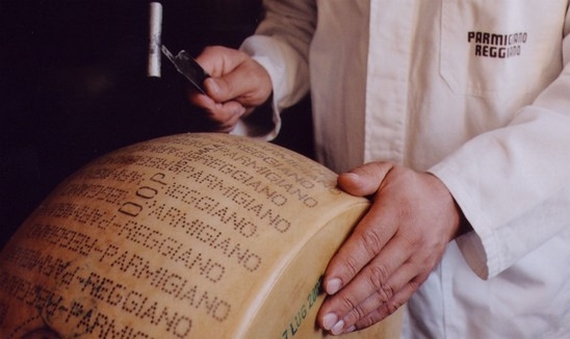 Parmigiano-Reggiano-analisi stagionatura 570