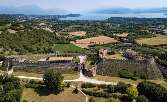 Rocca di Lonato del Garda dallalto 570