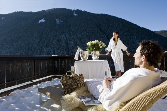 Romantik Hotel Post coppia sul balcone 570