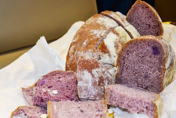 Well-Bred-pane-viola-fa-bene-alla-salute 570