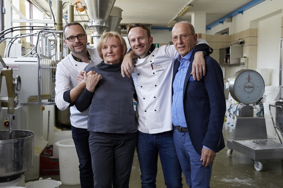 famiglia pasticceria filippi 2 570