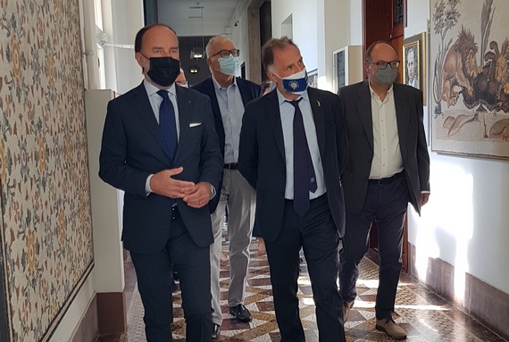 ministro garavaglia a scuola mosaicisti 570