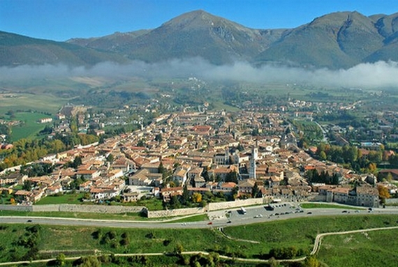 norcia umbria paese 570