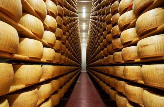 parmigiano-reggiano-scaffali 570