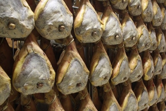 prosciutto di norcia appesi 570