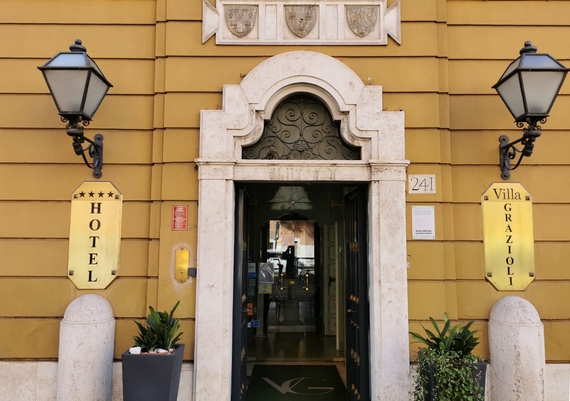 ingresso hotel villa grazioli 570