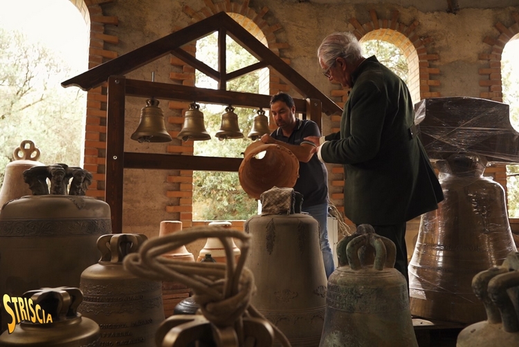 QUESTA SERA A STRISCIA LA NOTIZIA NELLA RUBRICA “PAESI, PAESAGGI...” DAVIDE RAMPELLO E LE ANTICHE FONDERIE DI CAMPANE A BURGIO (AG)