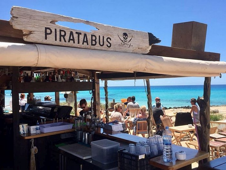 piratabus formentera 750