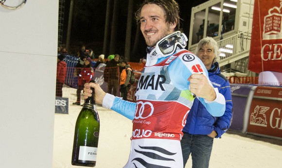 Felix Neureuther festeggia il podio ferrari spumante580