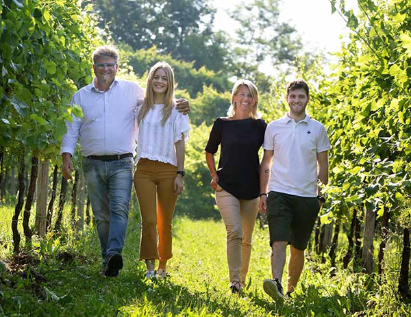 LeManzane-Ernesto-Balbinot-la-figlia-Anna-la-moglie-Silvana-e-il-figlio-Marco