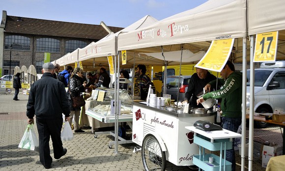 bancarelle mercato terra580