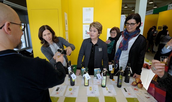 donne in fiera580