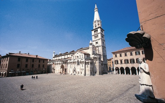 modena piazza grande